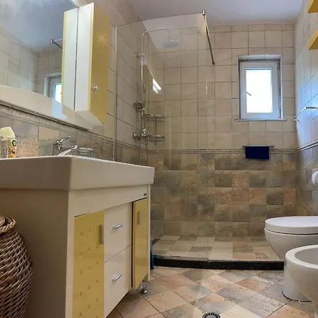 Prickly Pear Corner ティラナ